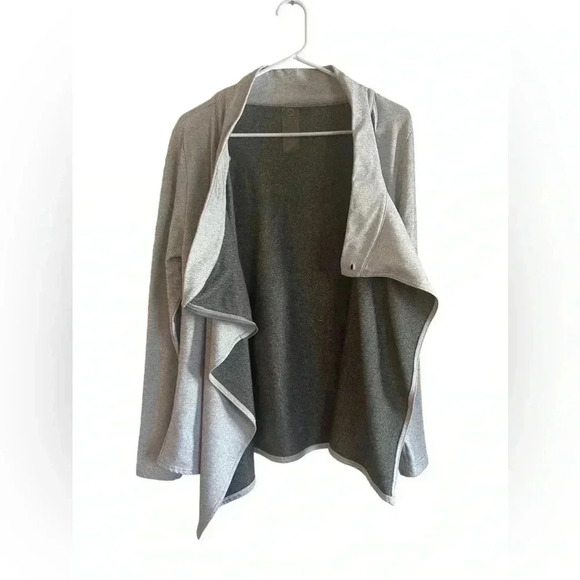 SHAPE Activewear Athletic Long Sleeve Sweatshirt Top Gray Size Large - Picture 3 of 7